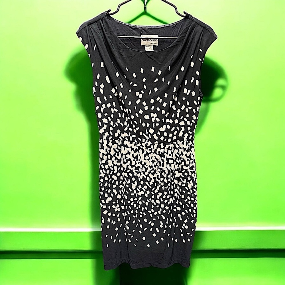 North style Patterned Dress size 8 short sleeve length 39in pit to pit 17in